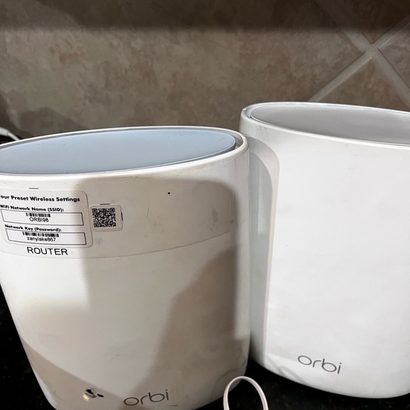 White Wireless Router System - Picture 5 of 7